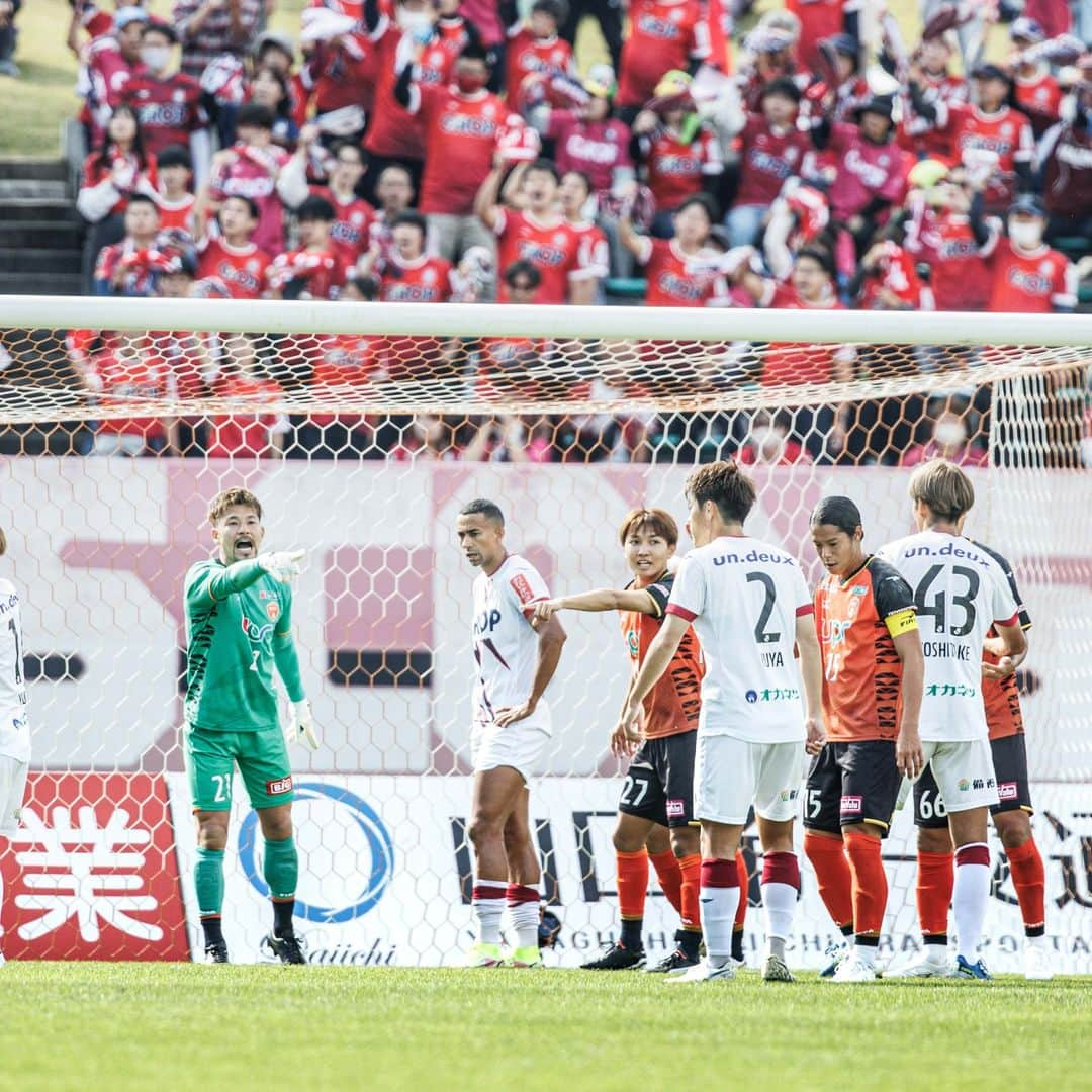 レノファ山口FCさんのインスタグラム写真 - (レノファ山口FCInstagram)「10.22🆚岡山 カメラマン菓子谷さんのピックアップフォト！ #renofa #矢島慎也 #関憲太郎 #高橋秀典 #梅木翼 #沼田圭悟 #平瀬大 #河野孝汰 #大槻周平 #池上丈二」10月23日 9時10分 - renofa_yamaguchi