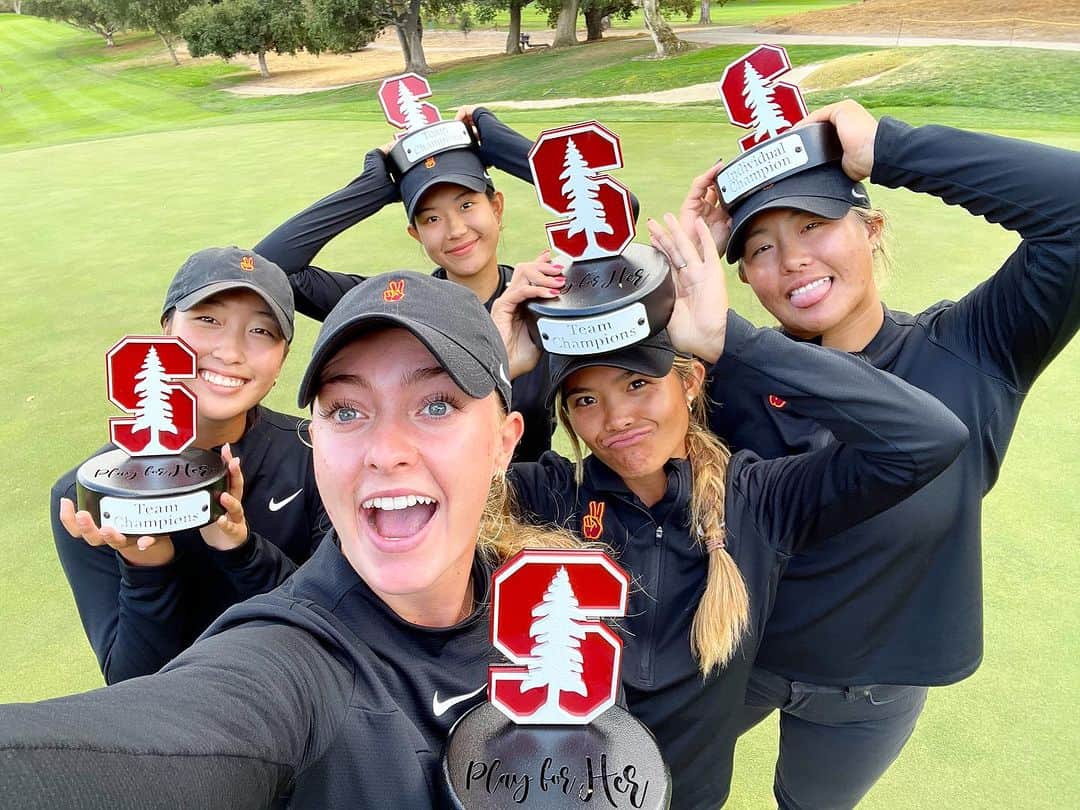 ティファニー・ヨハのインスタグラム：「I Stan(ford) these Trojans! 🤩🥰 (alternative caption: It was in the “cards”!) @_playforher」