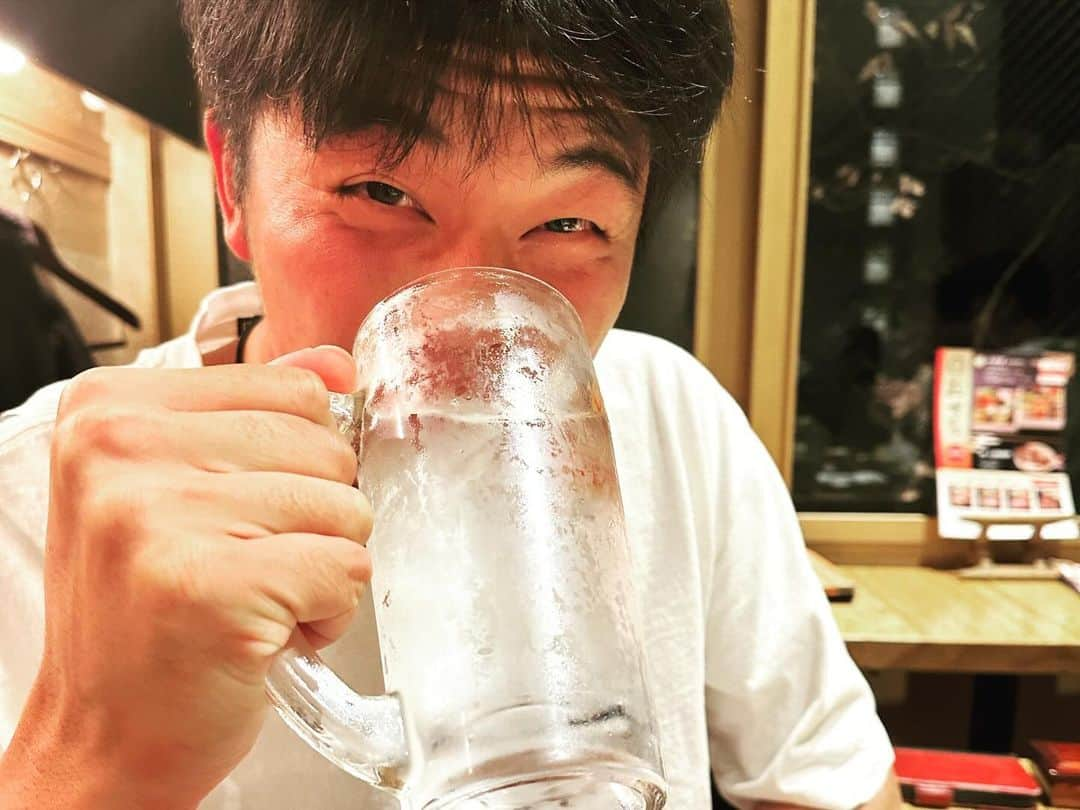 西勇輝さんのインスタグラム写真 - (西勇輝Instagram)「先発会  才木、ジョッキに水 多分４リットルは飲んだはず。笑  みんな食べる量が怪物 1番食べたの青柳 食べてないの自分でした。  #西勇輝  #青柳晃洋  #大竹耕太郎  #伊藤将司 #村上頌樹  #才木浩人  #ビーズリー #通訳藤本」10月23日 9時16分 - nishiyuki_16_official