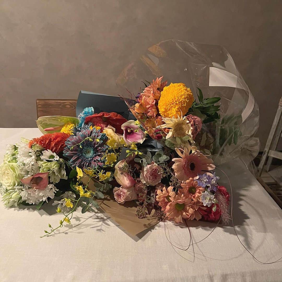 古賀美紀のインスタグラム：「素敵なお花ありがとうございます💐♡  どれも可愛くて 凄く嬉しいです🥺✨」