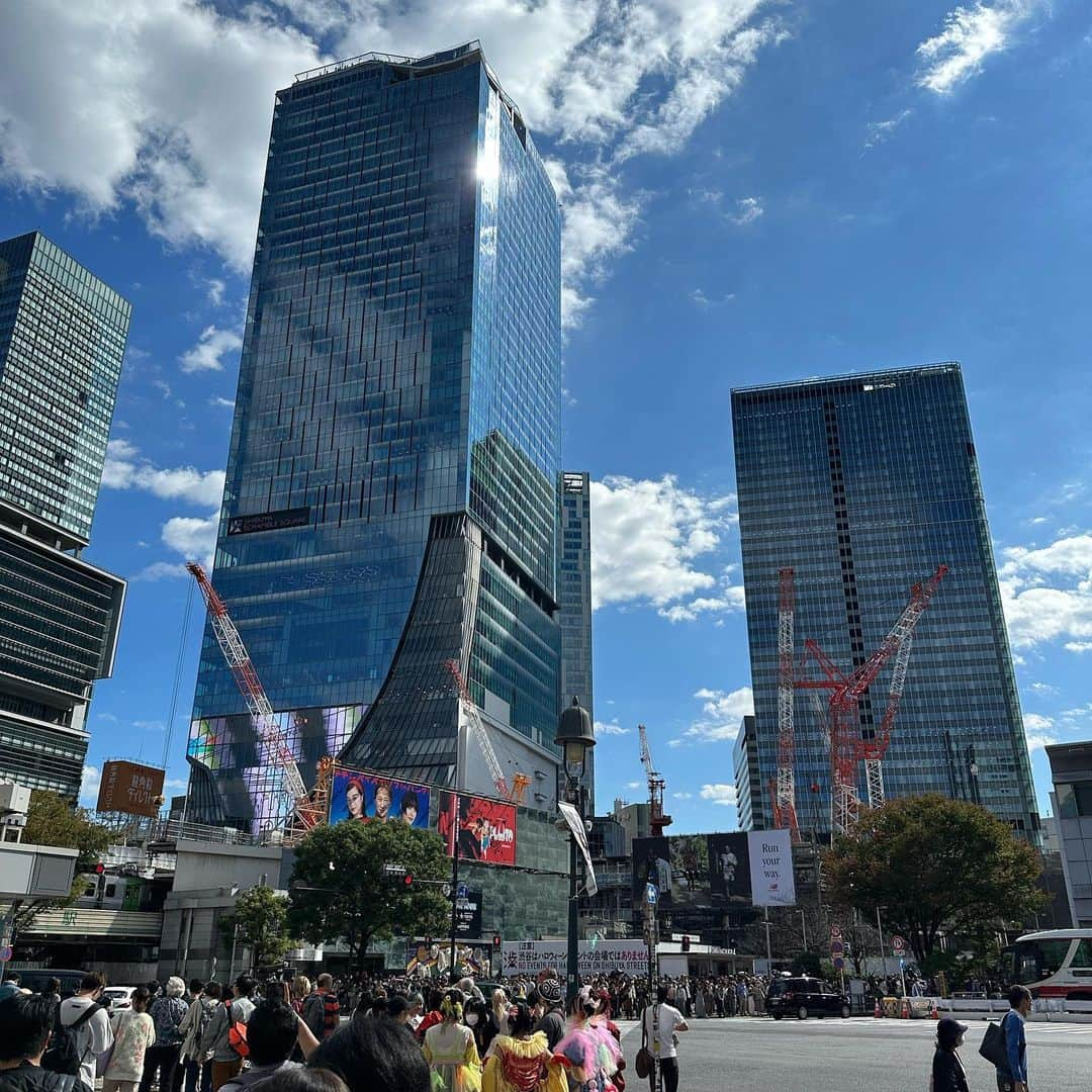 青山あみさんのインスタグラム写真 - (青山あみInstagram)「Tokyo '23☁️🌈✨🧚‍♀️  #인생내컷  #도쿄 #tokyo」10月23日 10時00分 - aoam____i