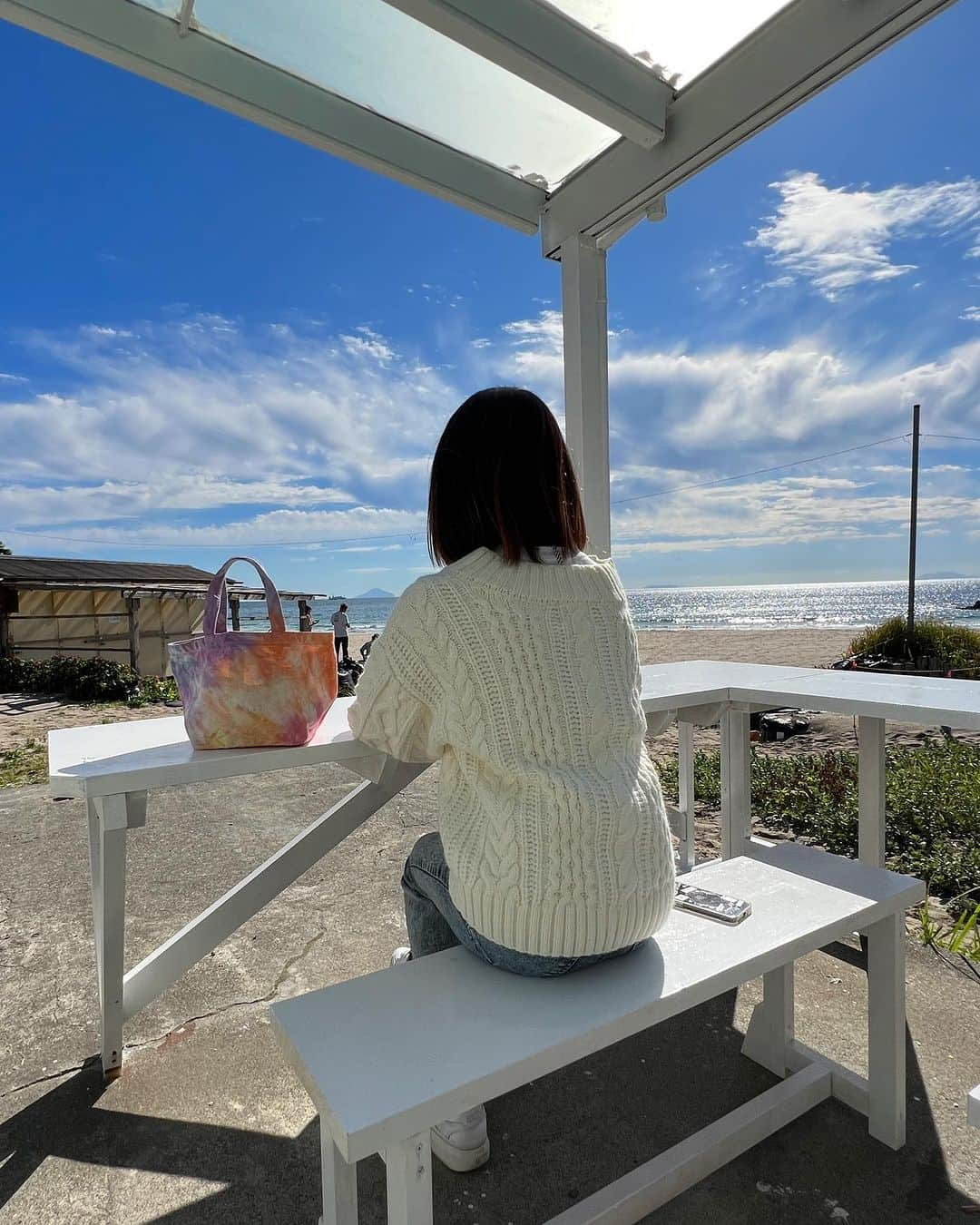 Akane Ogawaのインスタグラム：「おはようございます✨✨ @emaecoral  定番のmini tote & 巾着 到着しました♡  mini はかなり荷物入って肩がけも出来て 折り畳めるので、 海散歩や、わんちゃんの散歩の時にも♡  巾着は、上から見ても綺麗に染まっていて1100円なのでお手頃で 色々使えるので便利です💛  ケーブルニットは、入荷済みの @roial_intl 🐏 #pinkmafia #pinkmafiasmd #izu #shimoda #ecoral」