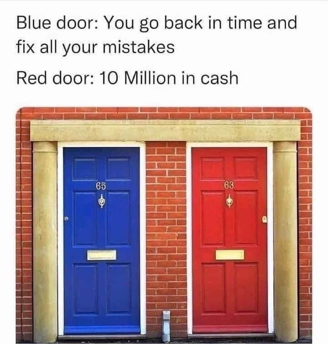タマラ・ジョーンズのインスタグラム：「Red door please .. 🚪 … which one are you picking??? 👀😂 #tamalajones」