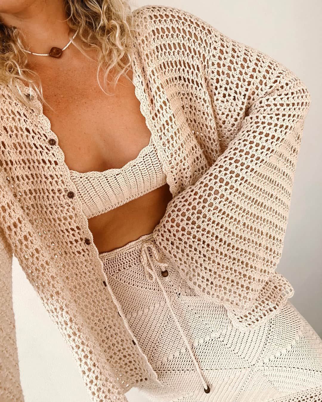 SPELLのインスタグラム：「A forever kind of love for our Salina Crochet as seen on @evie_hudson 🐚」