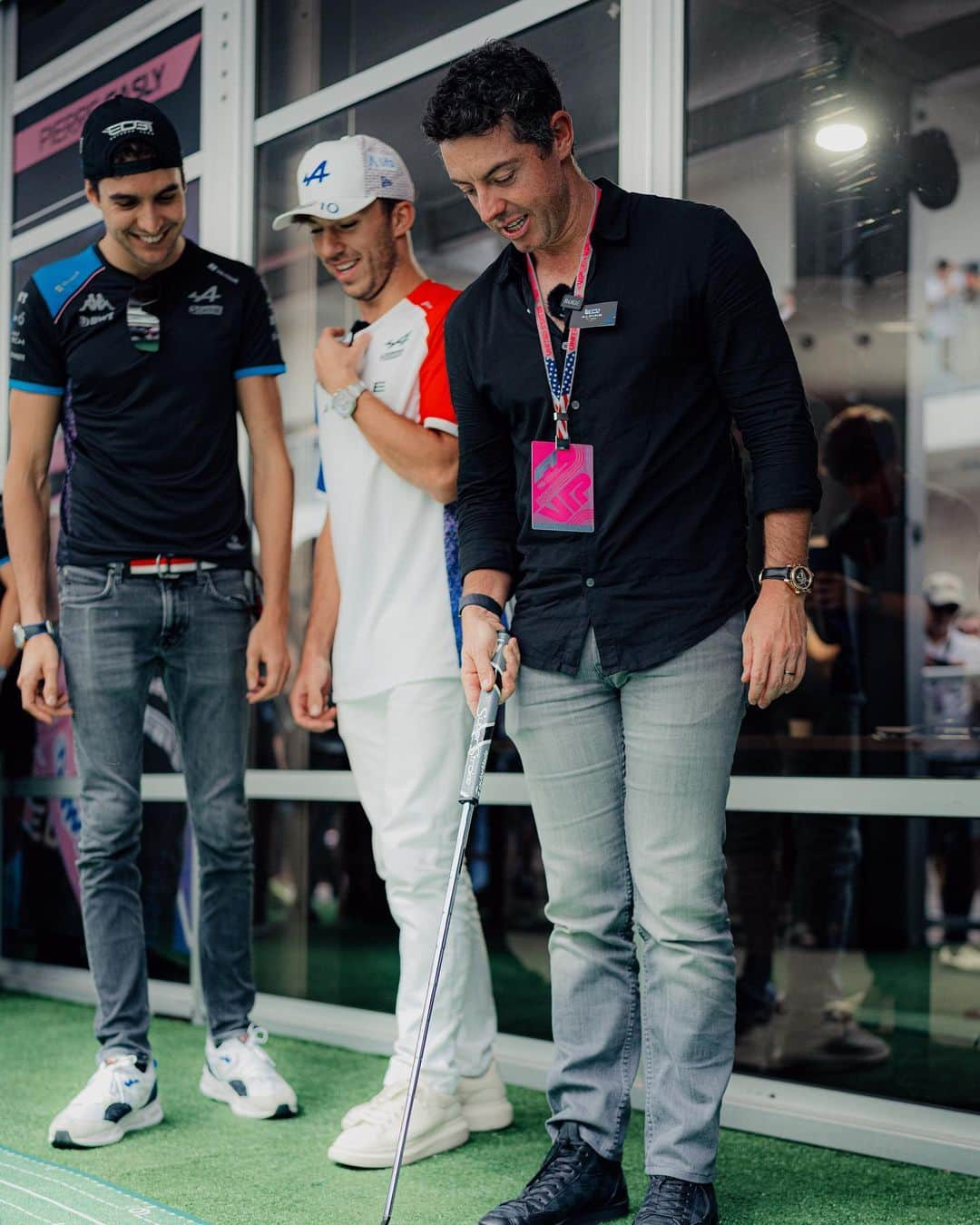 ローリー・マキロイさんのインスタグラム写真 - (ローリー・マキロイInstagram)「Incredible experience this weekend with @alpinef1team! Excited to be a part of this team. 🤝」10月23日 10時27分 - rorymcilroy