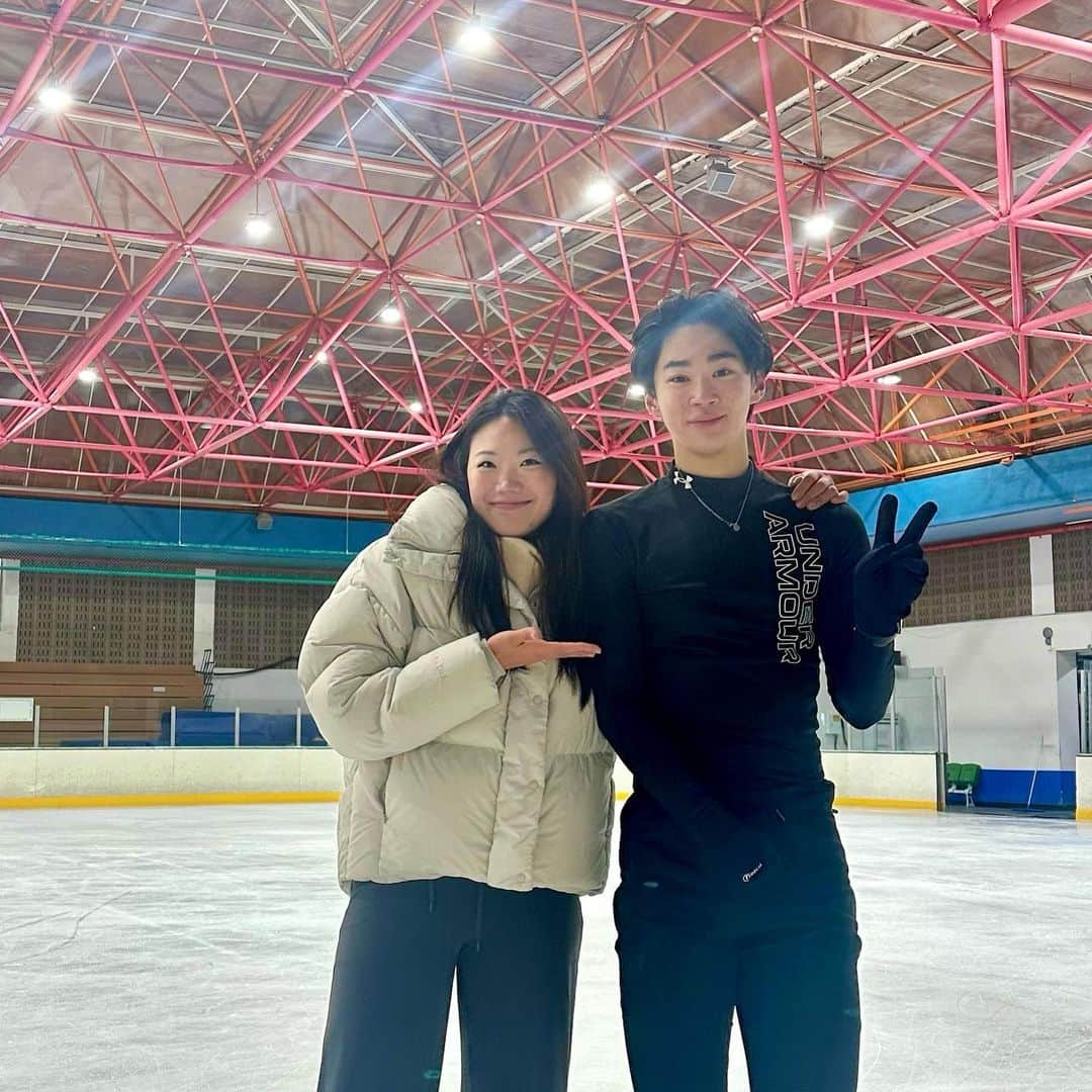金海珍のインスタグラム：「주니어 시합 잘 마치고 시니어 준비✨ 스케이팅이 너무 좋은 현서, 랭킹 화이팅!!!  we are ready for the national🔥  . #hyunseopark #choreo #senior #fs」