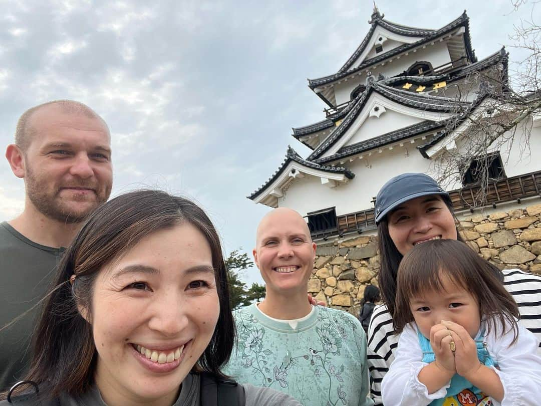 伊藤みきのインスタグラム：「Thank you for coming my hometown @elenamuratovacoach ❤️  世界選手権デビュー年（2015年）が同じで、オリンピックに一緒に出たエレナが滋賀に会いに来てくれました🏠  私も知らなかった滋賀の魅力を再発見の期間になりました😉🎵  #olympian #mogul #shiga #japan #hikonecastle🏯 #tagataishashrine」