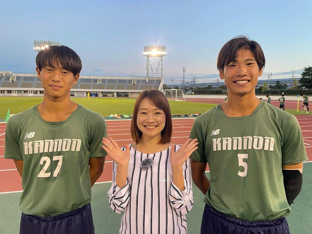 有田優理香のインスタグラム：「⚽️  高校サッカー盛り上げ企画します📣  冬の風物詩、全国高校サッカー選手権。 広島県大会は29日から決勝トーナメントが始まります！ 今週のテレビ派では注目校をご紹介💪  初日のきょうは広島観音高校です！ 4度の優勝を誇る伝統校を引っ張る キャプテンと副キャプテンの思いに迫ります！ ぜひご覧ください🙇‍♀️  📺以下今週の放送予定です！ 23日(月) 広島観音高校 24日(火)清水ヶ丘高校(17時台)、安芸南高校(18時台) 25日(水) 広島国泰寺高校 26日(木) 広島工業大学高校 ✳︎急なニュースなどの場合は変更 ✳︎来週以降も企画します！  今回盛り上げたいと思って企画書を書いて提案し、 スタジオで喋るならキャスター自ら感じたことを喋りたいと思って全て責任持って私が現場取材にあたりました。  高校サッカーはテレビ中継のある決勝だけじゃない！ 決勝に残るまでにも様々なドラマがあるのが 高校サッカーなんです！！  ここ数年は中継でうまく喋るだけじゃなくて、 どうやったら高校サッカーの価値が上がるか 1年中ずーっと考えてます。笑 新人戦や総体から取材し、特集もして、実況もする。 全部広島の高校サッカーが好きだからです☺️  自分主導で1週間盛り上げを任せていただけたことに幸せと緊張を感じながら…頑張りますー🥹✨  #高校サッカー #全力高校サッカー #全国高校サッカー選手権 #広島観音サッカー部 #広島テレビ #アナウンサー」