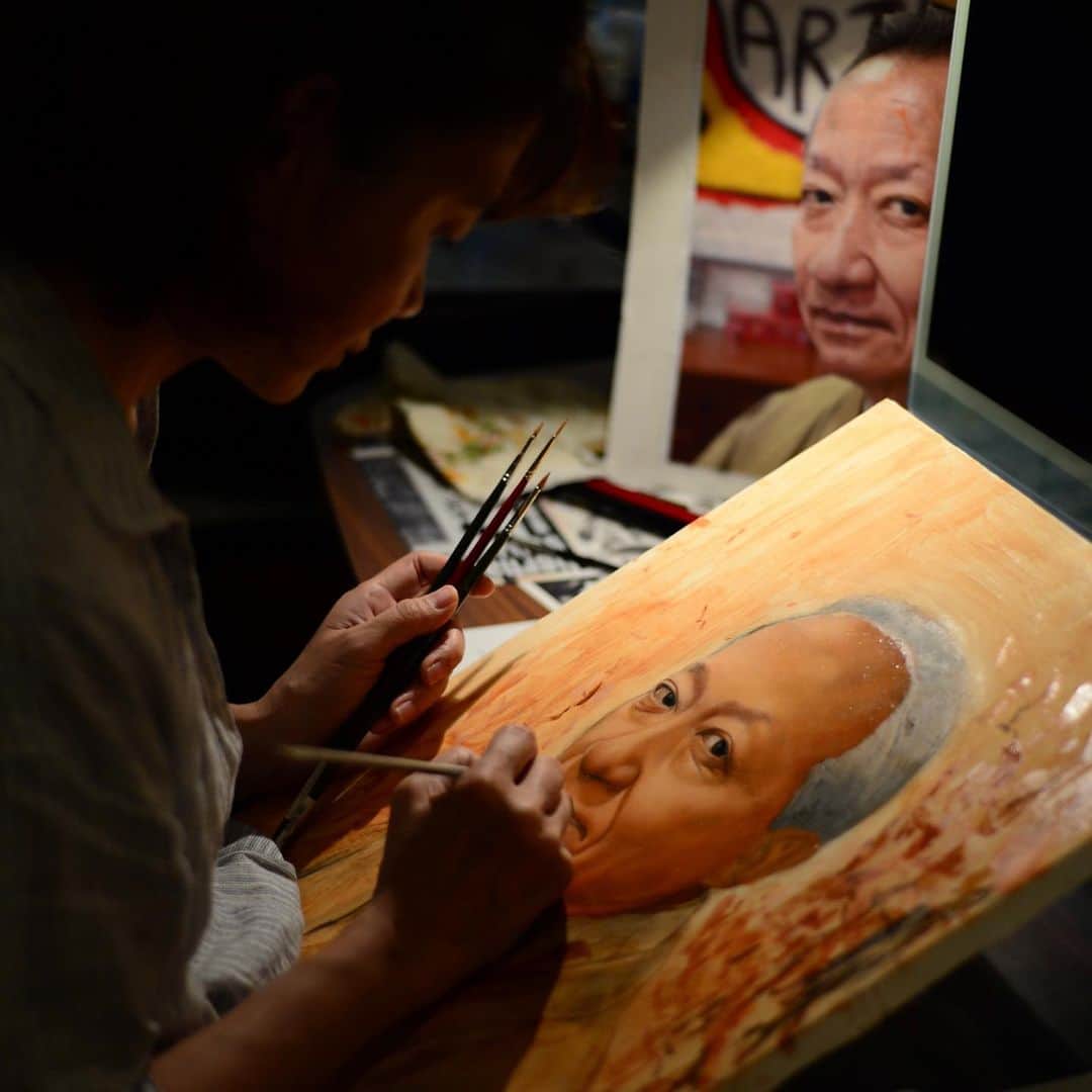 ヤマザキマリのインスタグラム：「桐竹勘十郎さんを描く私 （2022年9月）」