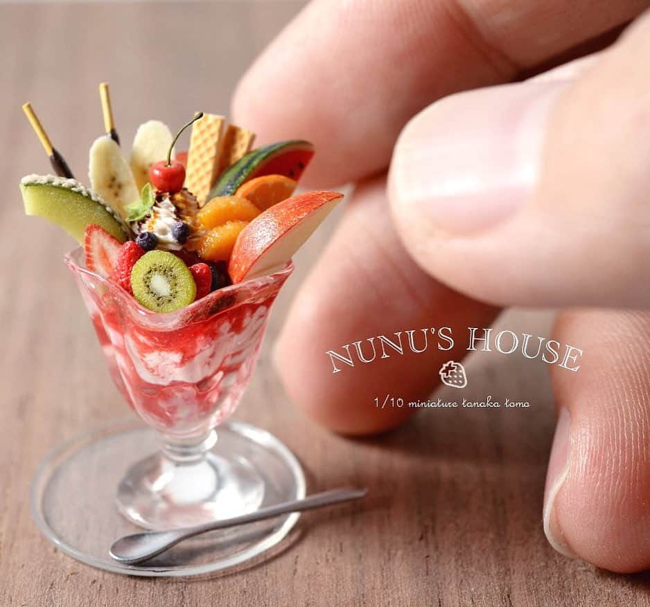 Nunu's Houseさんのインスタグラム写真 - (Nunu's HouseInstagram)「🍓🍌🍊🍈🍇🍒🍨 パフェは世界を救う！  #ミニチュア#miniature  #ミニチュア アート #田中智#nunushouse  #パフェ#sweets #sweet  #かわいい#kawaii」10月23日 10時31分 - nunus_house