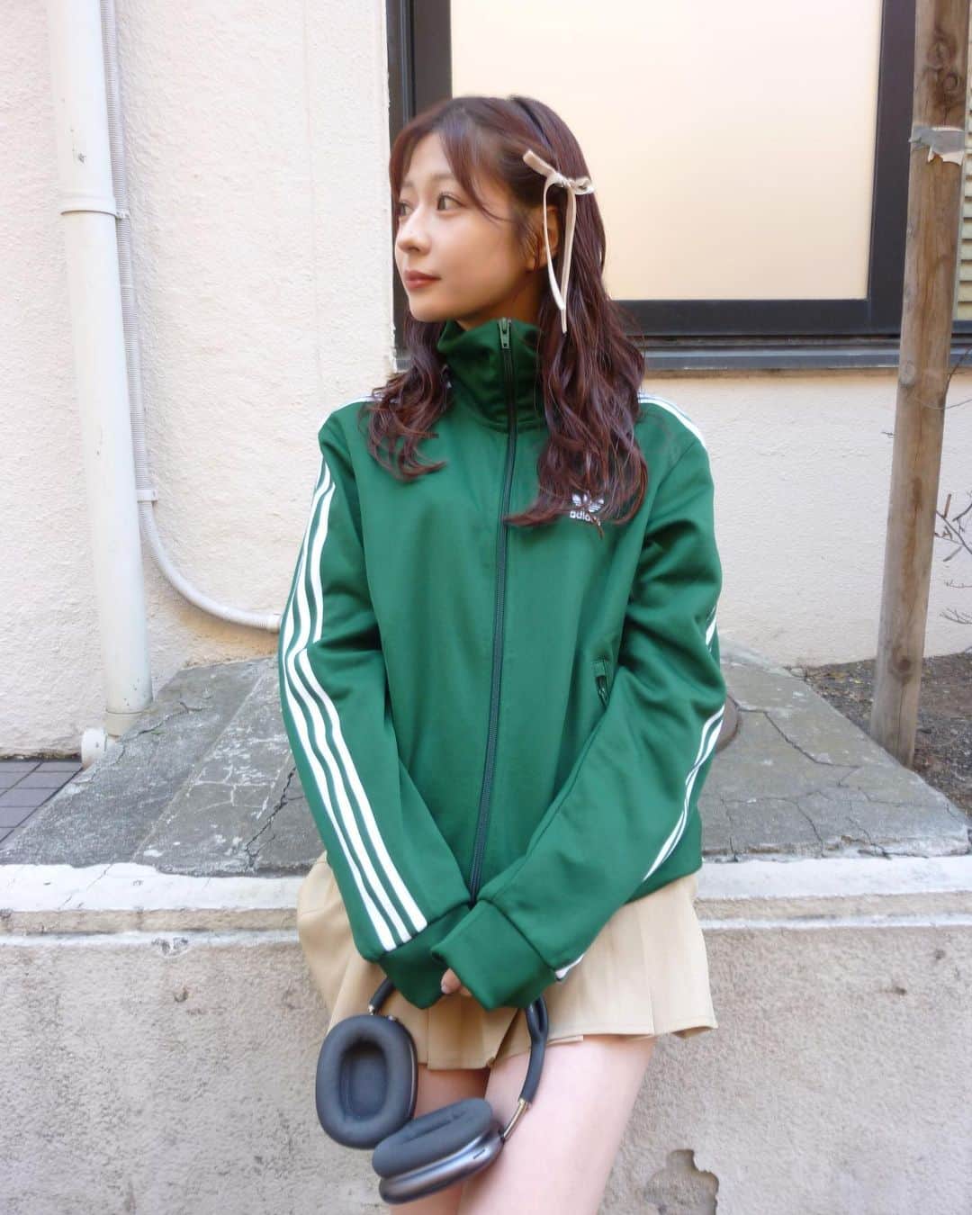 のインスタグラム：「🦖🎀🎧」
