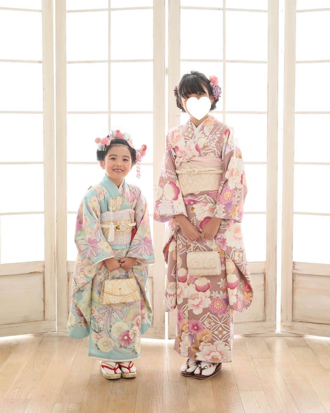 ayuのインスタグラム：「🧒🏻👧🏻 姉妹で🩵🩷 めめも大きくなりました！ #七五三」