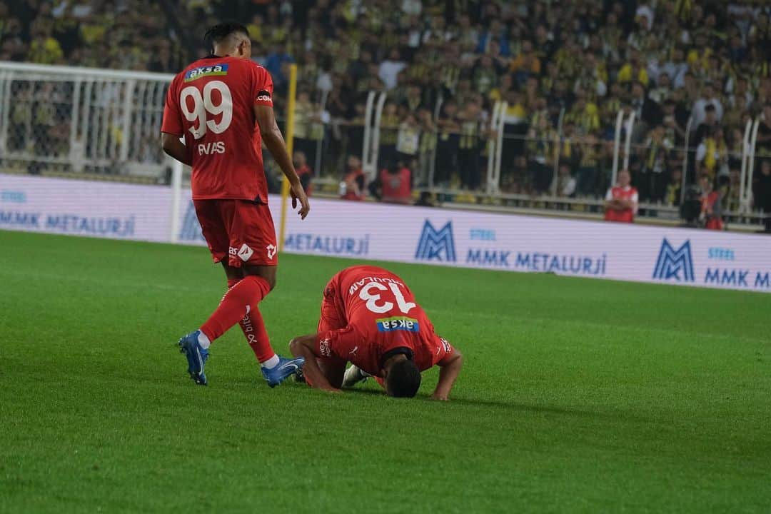 ファウジ・グラムのインスタグラム：「Defeated by a great team. Too bad my goal didn't bring any points but, on a personal level, it's still an important accomplishment. Onwards to the next game!  #FBvHTY 4-2 #SüperLig  💪🏾 #FG」