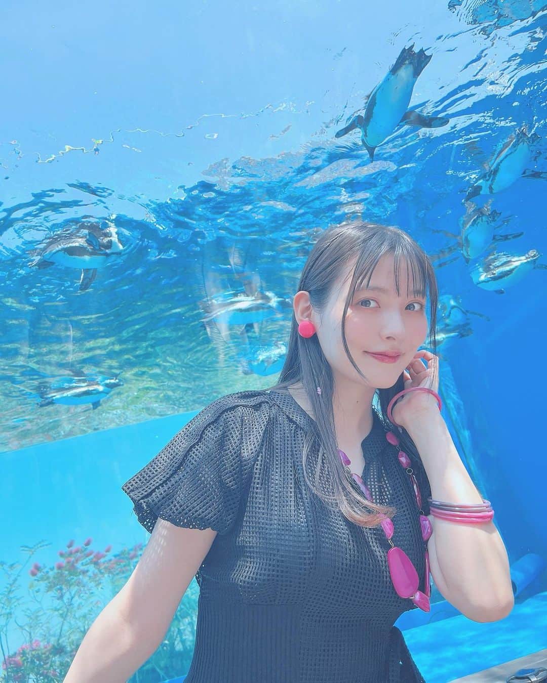 上坂すみれのインスタグラム：「げつようび〜！ たまにはお昼前に更新してみます！おはようございます〜！  声優グランプリさま連載でロケに行った池袋のサンシャインでの想い出お写真たちですっ 毒展も、大好きなクラゲもすばらしかったです〜！ ロケのあとはガチャガチャの森で何もかもを散財しました！  それでは皆さま、今週もすこやかに過ごしましょうねっ！  #池袋 #上坂すみれ」