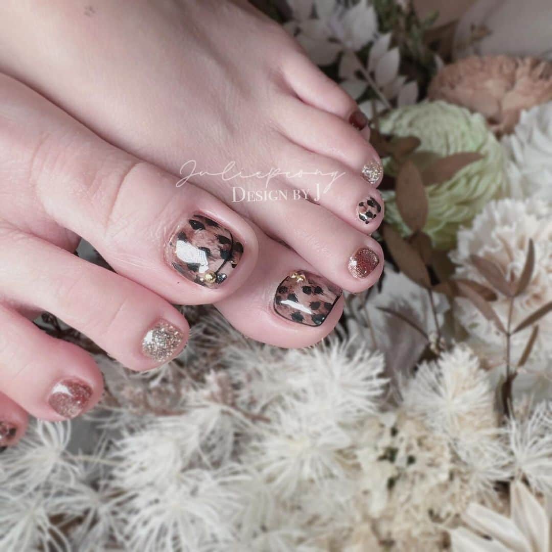 juliepeonyのインスタグラム：「大家最喜歡的#毛草豹紋 🐆🍂🌰」