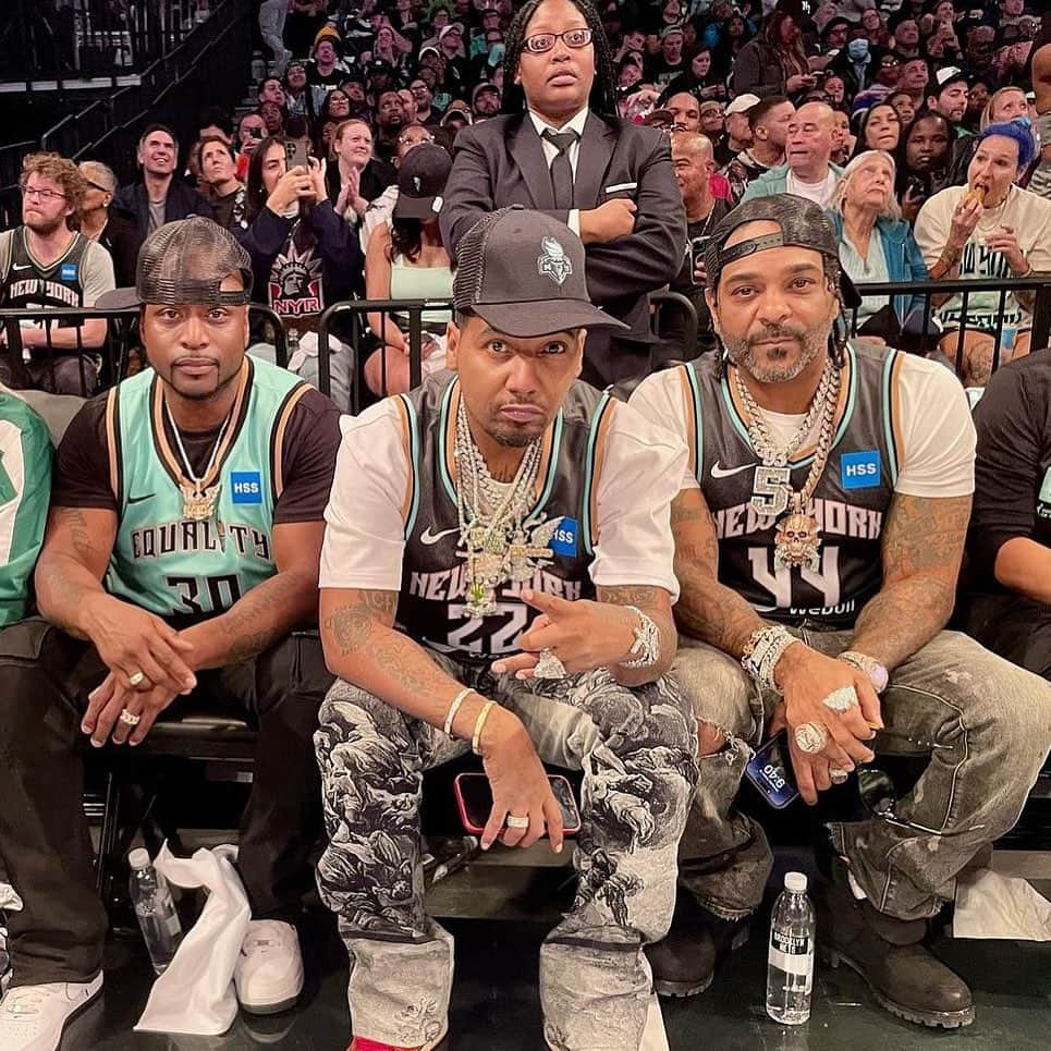 ジュエルズ・サンタナのインスタグラム：「Court Side With Big Sicrity Behind Us… RUn Up If U Want 🤣Sorry Po If U know u Know🤣🤦🏾‍♂️🗽💯✔️」