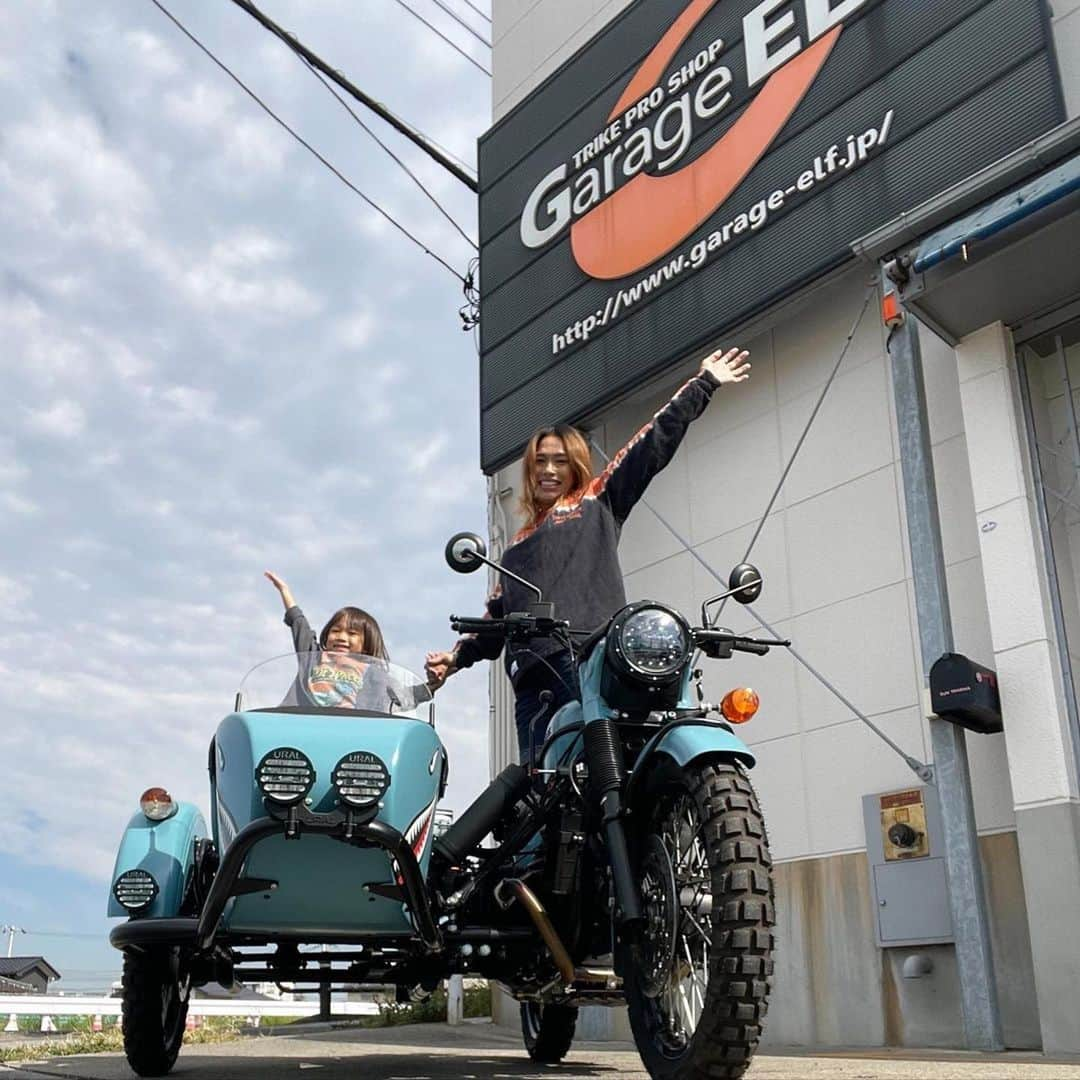 Ural Motorcyclesのインスタグラム：「皆さん、良い一週間を！ by ウラルママ　@s__tarosu.mam11 👩🏻🏍️ 👧🏻 #ガレージエルフ」