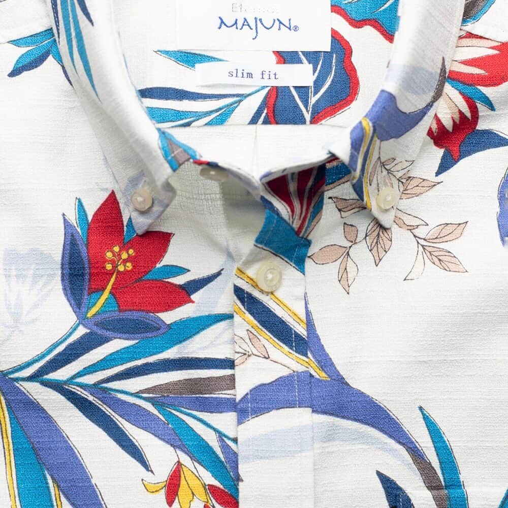 majunさんのインスタグラム写真 - (majunInstagram)「@majunokinawa  商品詳細はショッピングタグをタップ♪  ウエストラインを軽く絞ったスリムフィット仕様と ラウンド裾で、シャープでスタイリッシュな印象です。 ——————————— カラフルバニラン ¥8,250円(税込) ——————————— #MAJUN #majunokinawa #majunokinawamens #マジュン #かりゆし #かりゆしウェア #かりゆしシャツ #メンズシャツ  #シャツ男子 #シャツコーデ #シャツスタイル #ビジネスシャツ #柄シャツ  #柄シャツコーデ  #柄シャツ男子 #涼感 #着回しアイテム #着回し術 #おしゃれコーデ #毎日コーデ #デイリーファッション #カジュアルファッション #オフィスカジュアル #ビジネスカジュアル  #ビジネススタイル #秋コーデ #秋冬コーデ #秋ファッション #秋冬ファッション  #秋コーディネート」10月29日 11時00分 - majunokinawa