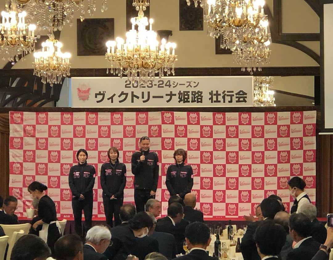 竹下佳江さんのインスタグラム写真 - (竹下佳江Instagram)「#v2リーグ #10月28.29日 #開幕 #たつの市立龍野体育館  @victorina_official  @v.league_official   先日盛大に壮行会が行われました✨ たくさんのスポンサー様にサポートして いただき感謝の日となりました。 新メンバーも加入し @arisaino.ue58  @sbtmk67  @bbbumbimbim  @angiegromos  あとは勝利あるのみ🏆 全員で戦いましょう‼︎ 今シーズンもよろしくお願い致します。」10月23日 11時25分 - takechanman0318