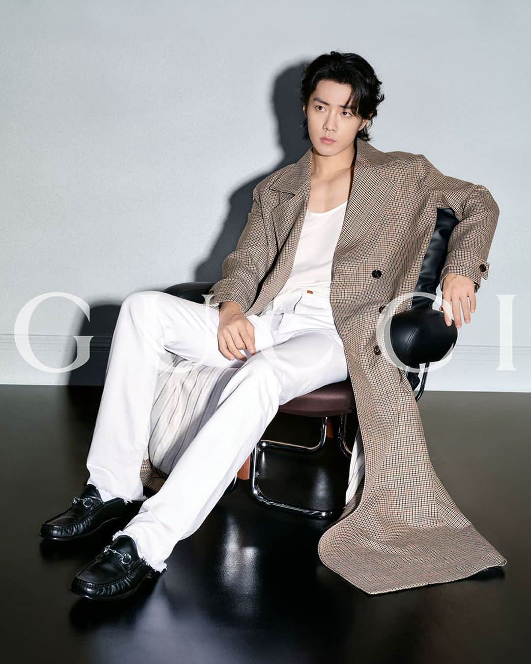 グッチのインスタグラム：「The art of nonchalance.  Celebrating 70 years of the Horsebit 1953 loafer with Global Brand Ambassador Xiao Zhan.  #GucciHorsebit1953 #XiaoZhan」