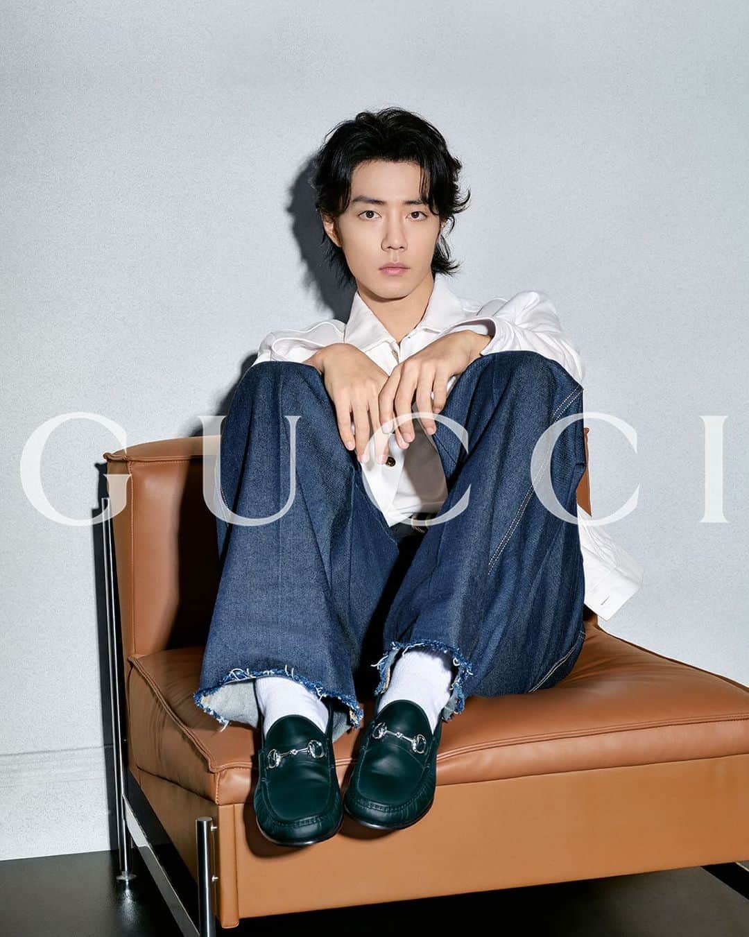 グッチのインスタグラム：「Mastering an icon.  Global Brand Ambassador Xiao Zhan wears the heritage-infused Horsebit loafer, a Gucci icon since 1953.  #GucciHorsebit1953 #XiaoZhan」