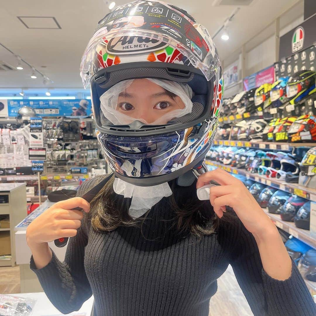 竹川由華さんのインスタグラム写真 - (竹川由華Instagram)「#納ヘル　しました☺️ 　#バイク　#bike #bikegirl  #納ヘル　#ヘルメット　#ウェア　#アライ　#arai #タイチ　#tichi  #bike #biker #bikelife #bikegirl #NAPS #japan #girl #バイク　#バイク女子  #バイクのない風景」10月23日 17時15分 - cute.sis58