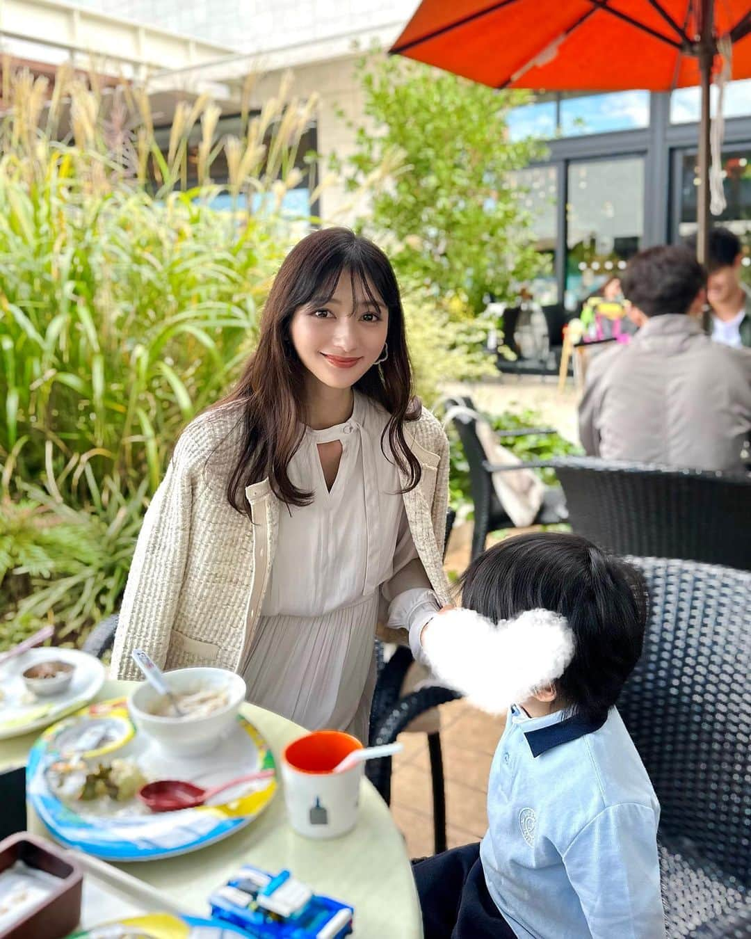 加藤瑠美さんのインスタグラム写真 - (加藤瑠美Instagram)「楽しい週末👨‍👩‍👧‍👦🎈 息子のヘアカットでチョッキンズへ🚗✂️ オープンカーに乗れる❣️とウキウキでした👦🏻 また1週間がんばろ〜😚🎶  #子連れお出かけ#子連れスポット#年子#年子兄妹#年子ママ#東京ママ#有明ガーデン#チョッキンズ」10月23日 11時55分 - katorubi