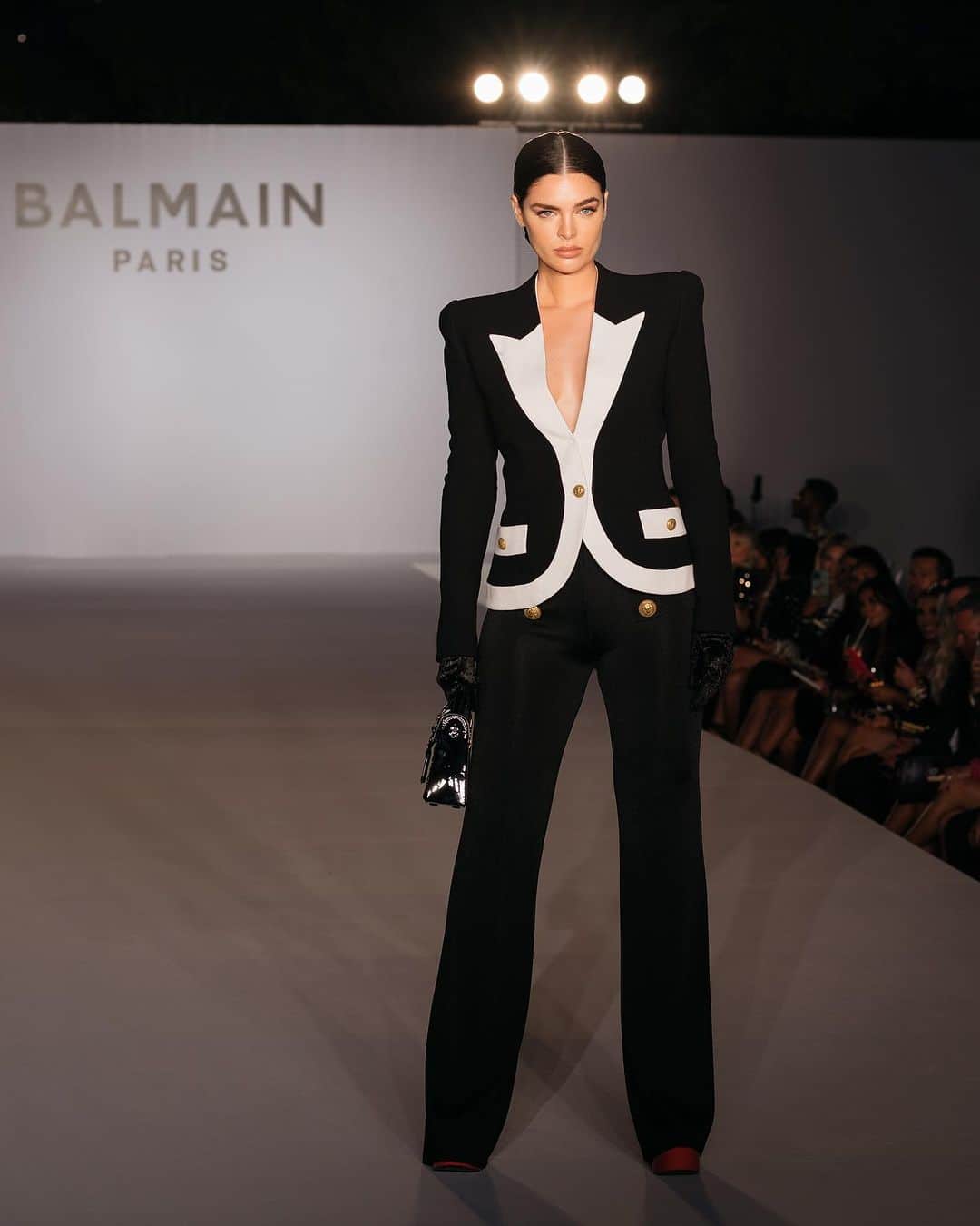 マーク・アンソニーのインスタグラム：「Soooo proud of you HONEY!!! And the baby too!!! GO GIRL. You have no equal. @nadiaferreira @balmain」