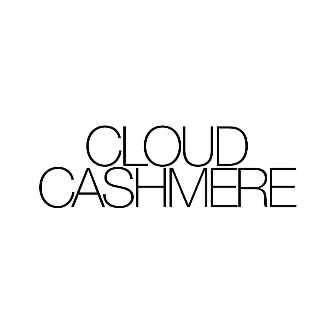 Salyuさんのインスタグラム写真 - (SalyuInstagram)「【＋YES 23AW INFO】  繊細なカシミヤ素材を傷つけないように、 カシミアシリーズはブランドネームの縫い付けを無くし、 ブランドレザーパッチを同梱しています👯‍♂️ チャームにでも、栞にでも、使い方は自由です‼️  【受注期間】 10/29(日)23:59まで ※完全受注制  【配送予定】 12月中旬頃 ※生産状況により変動します。  【ONLINE SHOP ＋YES】 https://shop.salyu.jp/ ※プロフィールのリンクよりお越しください。  #新しいYES #プラスイエス #salyu」10月23日 12時00分 - salyu_official_