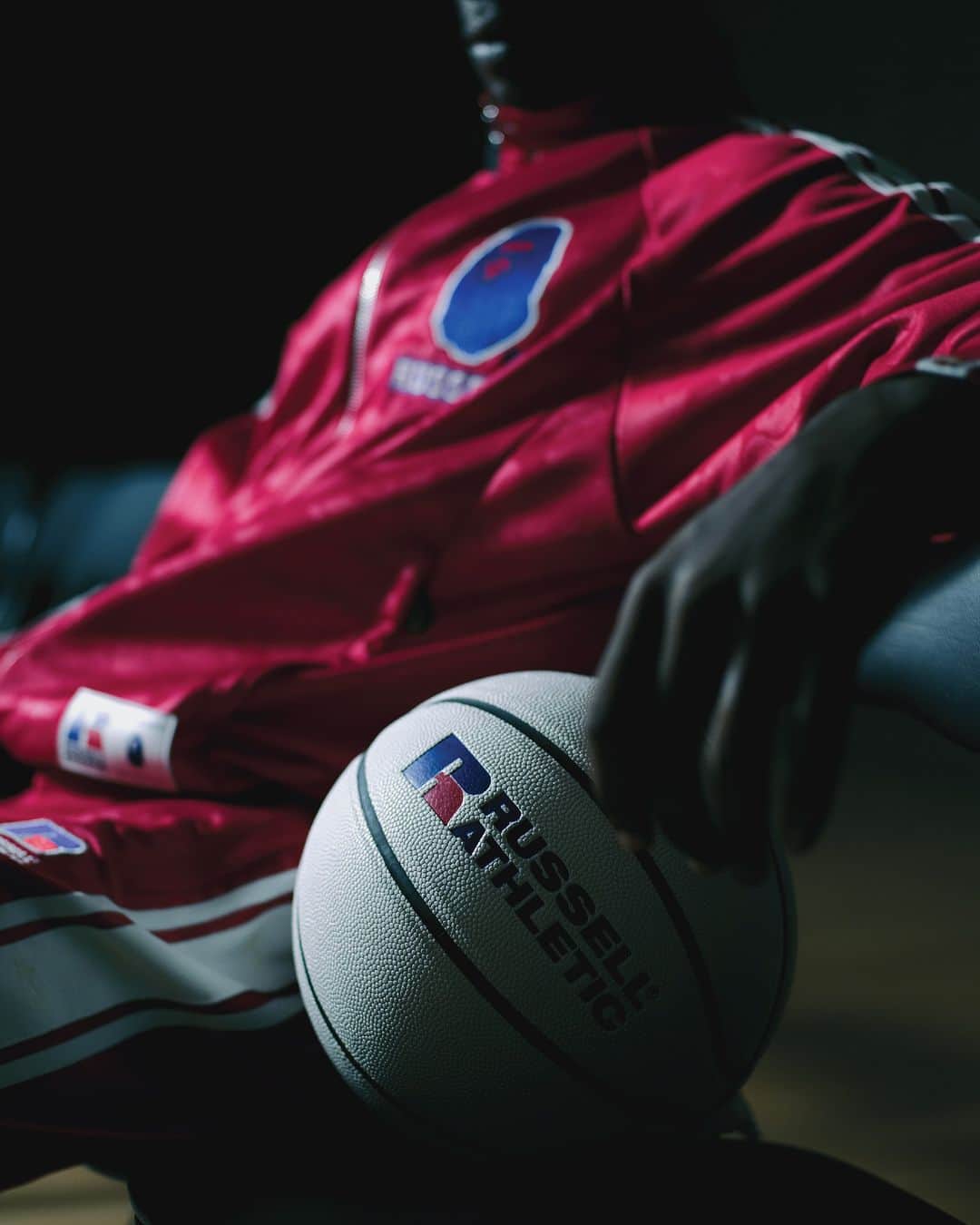 ア ベイシング エイプさんのインスタグラム写真 - (ア ベイシング エイプInstagram)「BAPE® and Russell Athletic are excited to announce their upcoming collaboration, building on their previous successful partnership. This time, the two brands draw inspiration from basketball cultures. Not only does this unique combination creates a collection that pays homage to basketball's dynamic energy, but also captures the essence of the sports fashion. The BAPE® x Russell Athletic full collection will be available at BAPE STORE® and BAPE.COM on Saturday, OCT 28th. @russellathletic Photographer: @motonoriomori_lee @__ug__  #abathingape #bape #BAPExRussellAthletic」10月23日 12時00分 - bape_japan