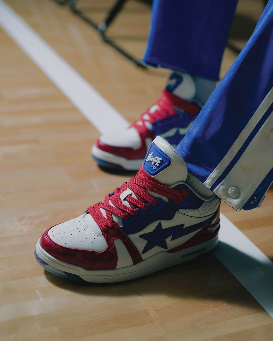 ア ベイシング エイプさんのインスタグラム写真 - (ア ベイシング エイプInstagram)「BAPE® and Russell Athletic are excited to announce their upcoming collaboration, building on their previous successful partnership. This time, the two brands draw inspiration from basketball cultures. Not only does this unique combination creates a collection that pays homage to basketball's dynamic energy, but also captures the essence of the sports fashion. The BAPE® x Russell Athletic full collection will be available at BAPE STORE® and BAPE.COM on Saturday, OCT 28th. @russellathletic Photographer: @motonoriomori_lee @__ug__  #abathingape #bape #BAPExRussellAthletic」10月23日 12時00分 - bape_japan