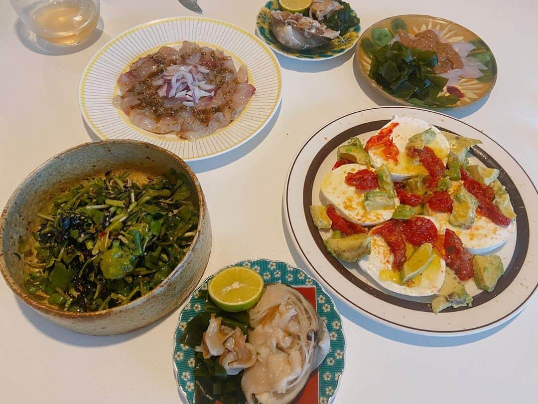 菅原沙樹さんのインスタグラム写真 - (菅原沙樹Instagram)「最近の旦那ご飯👨🏻‍🍳 昨日サブスクライブ後に作ってくれた赤身ステーキガーリックバターとか、サブスクライブで作ったコンビーフ焼きそばとか、キングオブコントのお供に美味しい諸々とか、休日カレーとか、大好きな納豆麻婆とかとかとか。 まだまだお魚熱は高めですが、プラスして最近はソース作りにハマっている模様👀 どのソースも「もう店やん」ってくらいに美味しい。 #トーキョー旦那ご飯#トーキョー家族ご飯」10月23日 12時08分 - saki313apo