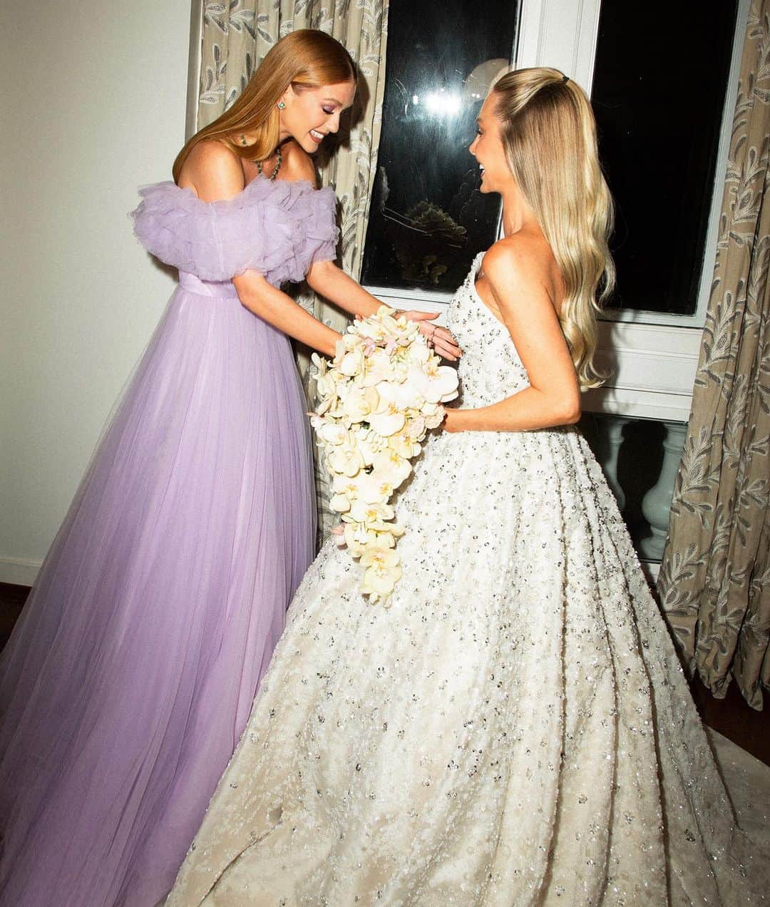 マリーナルイバルボサのインスタグラム：「Foi um fim de semana com fortes  emoções para uma canceriana casar a melhor amiga! 💜  @paulaaziz @franciscocgarcia afilhados, sejam muito muito muito felizes. Desejo muita cumplicidade, respeito, paciência e amor eterno para vocês, estarei sempre aqui. Amo vocês.」