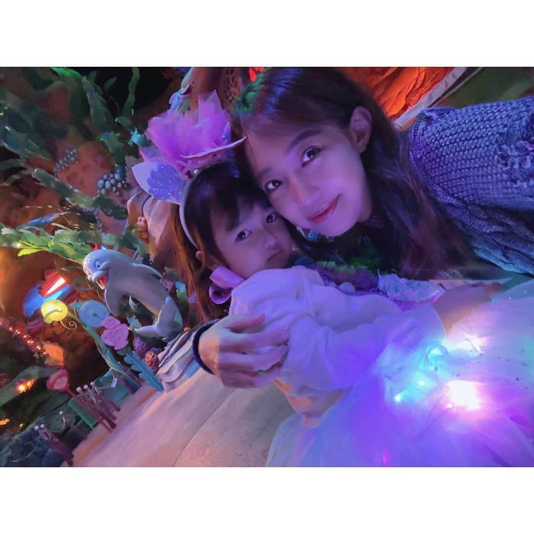 川崎希のインスタグラム：「HAPPY BIRTHDAY 👸✨🎂  きょうで3才になったsister💗💗💗  お誕生日記念旅行ではディズニーシーでキラキラドレスを着てプリンセスになってと〜っても満喫してたよ💕  3才もよろしくね🥰🥰🥰  #お誕生日　#お誕生日ディズニー　#ドレスアップ　#リトルマーメイド　#3才」