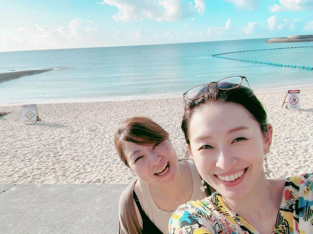 島袋寛子のインスタグラム：「- 今週10月28日（土）に、いいね!Okinawa!は600回を迎えます。 皆様、本当にありがとうございます！  今回は、 おでかけ"いいね！"。  伊藝ディレクター様がどのように編集してくださっているか、、。笑  何テイクも録り直したあの部分はどうなっているだろうか？  ドライブ中の私の遊び歌は使われているのだろうか？  不安と期待でいっぱいです。笑笑  皆様からのメッセージをお届けするメッセージデーです🫶 気持ちいい沖縄の風を感じていただけたら嬉しいです！  お楽しみに！  #いいねokinawa  #600回 #沖縄伊藤園 #やっぱりステーキ #花時 #fmokinawa  #沖縄 #thankyou #ありがとう」