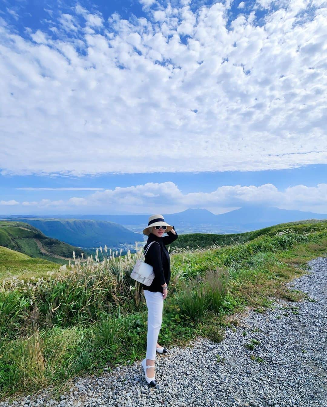 Syahriniさんのインスタグラム写真 - (SyahriniInstagram)「•  ~ Another Day In Country Side ~  ___________________ ~𝓢𝓨𝓡~ ___________________  #PrincesSyahrini #Kumamoto_Japan #October2023」10月23日 12時46分 - princessyahrini