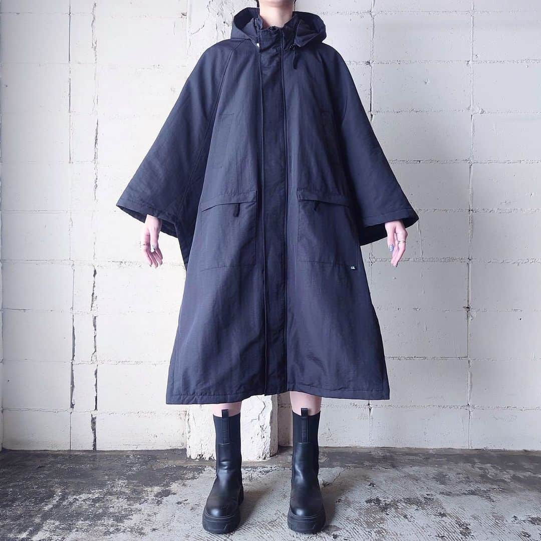 吉祥寺 古着屋 Orfeoのインスタグラム：「. ●Asymmetry Nylon Cape Coat(UNISEX) . . . お問い合わせはこちらから↓ orfeokichijoji@yahoo.co.jp  #orfeo #kichijoji #tokyo #vintage #used #fashion #coordinate #outfit #オルフェオ #吉祥寺 #東京 #古着 #古着屋 #ヴィンテージ #レディース古着 #吉祥寺古着屋 #コーディネート . . . お問い合わせはインスタグラムのプロフィール掲載のメールアドレスにお願いいたします。コメント、DMでのお問い合わせは受け付けておりませんのでご了承ください。 店頭に出ていないONLINE SHOPの商品もご購入頂けます。気になる商品がございましたら店頭スタッフにお気軽にお声掛けください。」