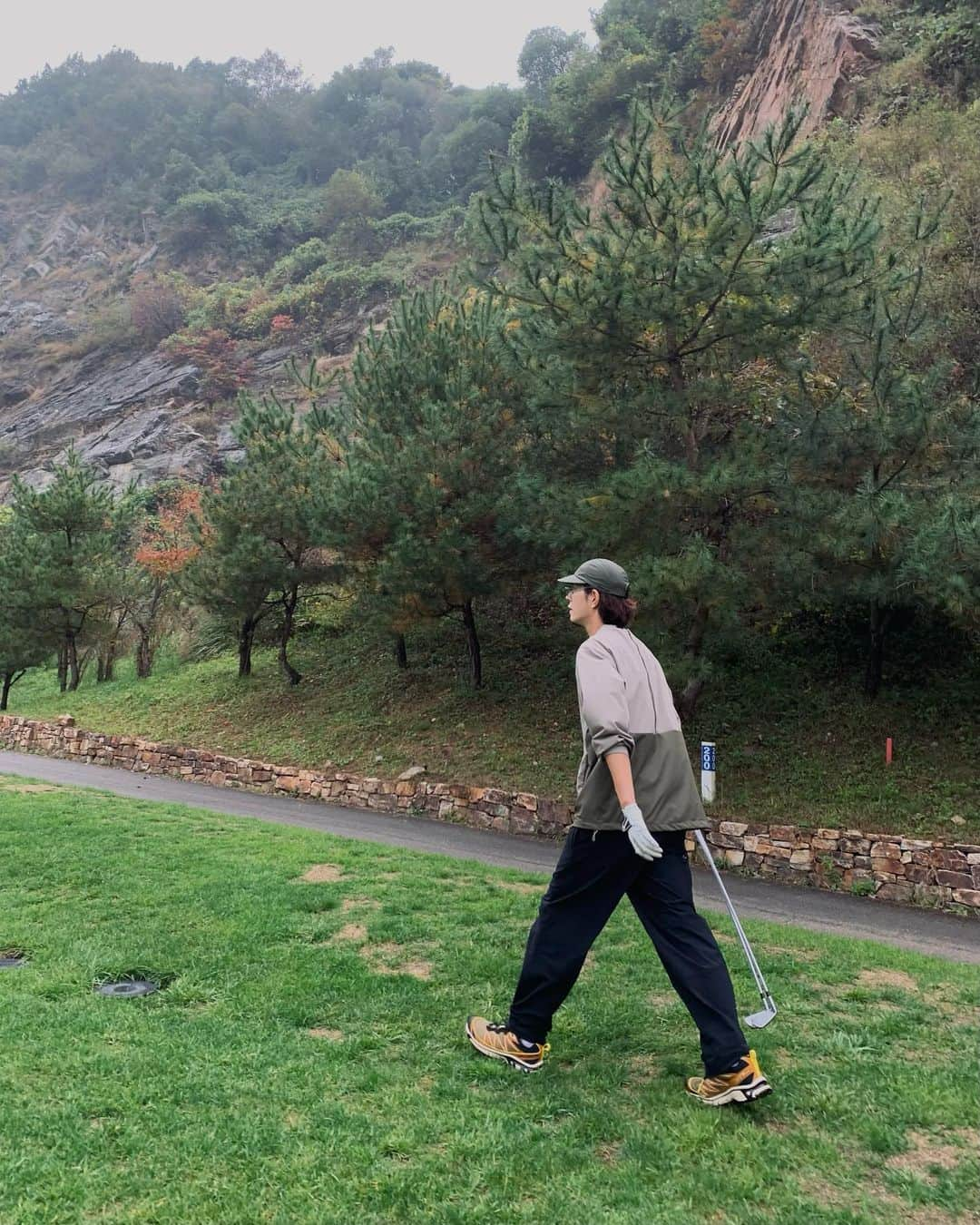 ホン・ジョンヒョンさんのインスタグラム写真 - (ホン・ジョンヒョンInstagram)「날씨 좋다🍁🍂」10月23日 12時58分 - hjonghyun