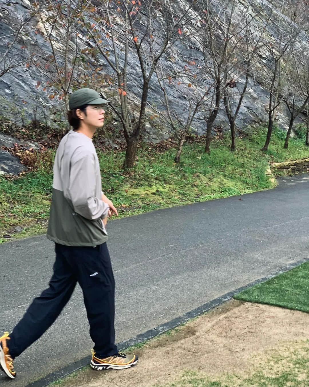 ホン・ジョンヒョンさんのインスタグラム写真 - (ホン・ジョンヒョンInstagram)「날씨 좋다🍁🍂」10月23日 12時58分 - hjonghyun