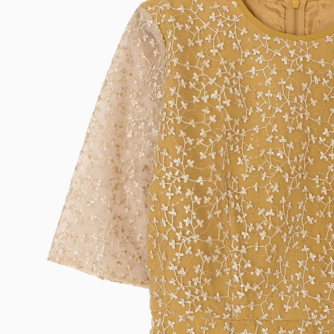 kaene －カエン－さんのインスタグラム写真 - (kaene －カエン－Instagram)「- recommend items -  🏷️Sequined embroidery  dress / スパンコールエンブロイダリードレス_No.100904 ▪︎color : yellow / black ▪︎size : 34 / 36 / 38  光沢感のあるスパンコールを絡めて仕上げた刺繍レースが印象的なフレアードレス。  フィット&フレアーのデザインでありながら、ウエストタックで縦のラインを強調し、大人っぽさを感じさせるデザインです。  #kaene #occasiondress」10月23日 13時10分 - kaene_official