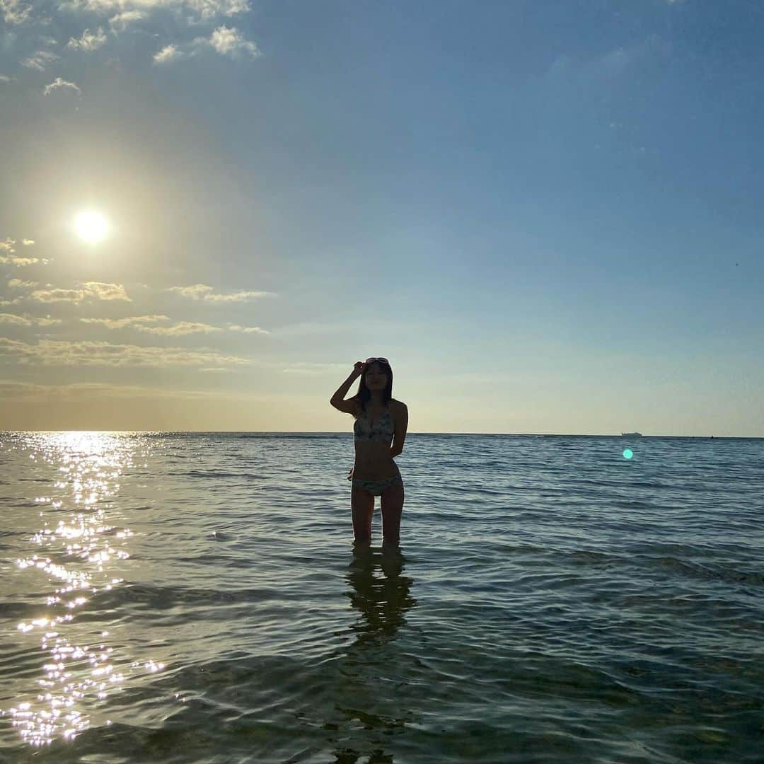 川原美咲さんのインスタグラム写真 - (川原美咲Instagram)「海大好き☺️🐬🫧 ・ ・ ・ ・ いいよね♫ ・ ・ ・ ・#沖縄 #沖縄旅行 #沖縄カフェ #沖縄観光 #プライベートビーチ #水着 #peakandpine #沖縄 #沖縄旅行 #沖縄観光 #ちゅらうみ水族館 #ちゅらうみサイダー #美ら海水族館 #美ら海水族館お土産 #美ら海水族館🐠  #沖縄ランチ #骨格ナチュラル #骨格ナチュラルタイプ #骨格ナチュラルさん向きコーデ #flower #okinawa #okinawajapan #okinawatrip #okinawa🌺 #被写体モデル #スマホカメラ部」10月23日 13時18分 - misaki_888_sagasaikou