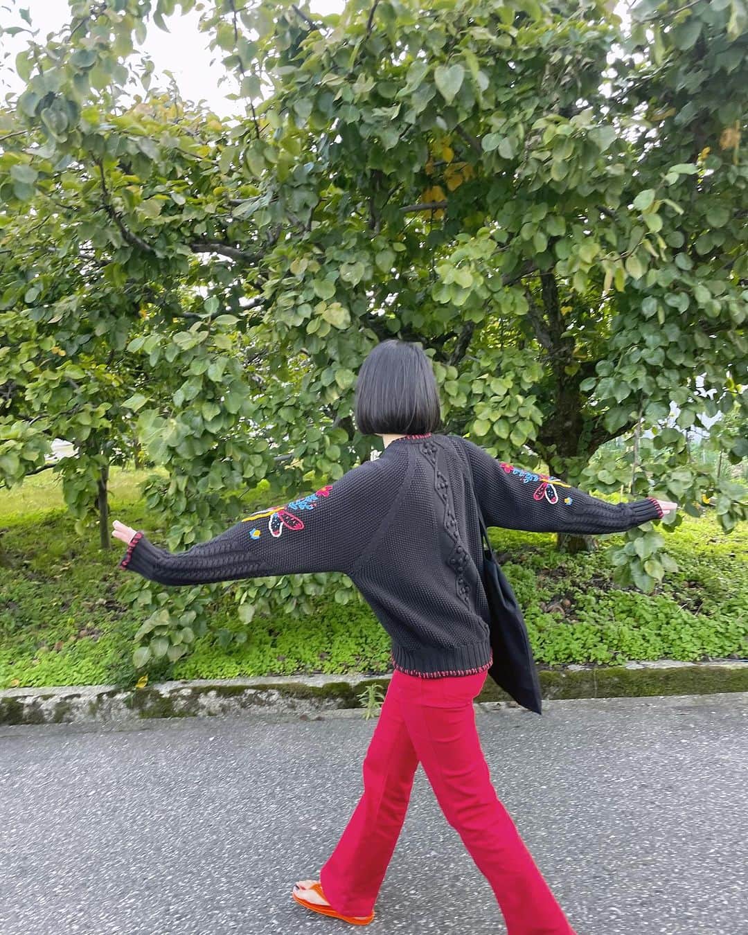 中里亜美さんのインスタグラム写真 - (中里亜美Instagram)「ヨーロッパの旅が怒涛だった。 そして帰ってきてからも超ハードだった。 富山でゆっくりリフレッシュする予定が 西田家がcrazyで最高 過ぎて、疲れたけど楽しかった。 Rock 'n' Roll❤️‍🔥🐟🍜♨️  #なかざと_旅 #富山 #sahaji」10月23日 13時36分 - __ami__go__