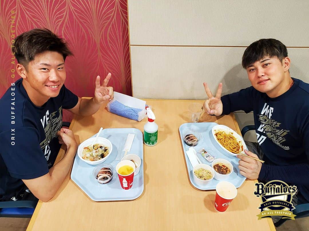 オリックス・バファローズさんのインスタグラム写真 - (オリックス・バファローズInstagram)「#ランチタイム #もぐもぐタイム #石川亮 #宗佑磨 #日常 #通常運転 #野口智哉 #曽谷龍平 #奈良県人会 #Tー岡田 #梵英心 コーチ #いじられてます #京セラドーム大阪 #全員で勝つ #Bs2023 #buffaloes #baseball #ORIX #プロ野球」10月23日 13時37分 - orix_buffaloes