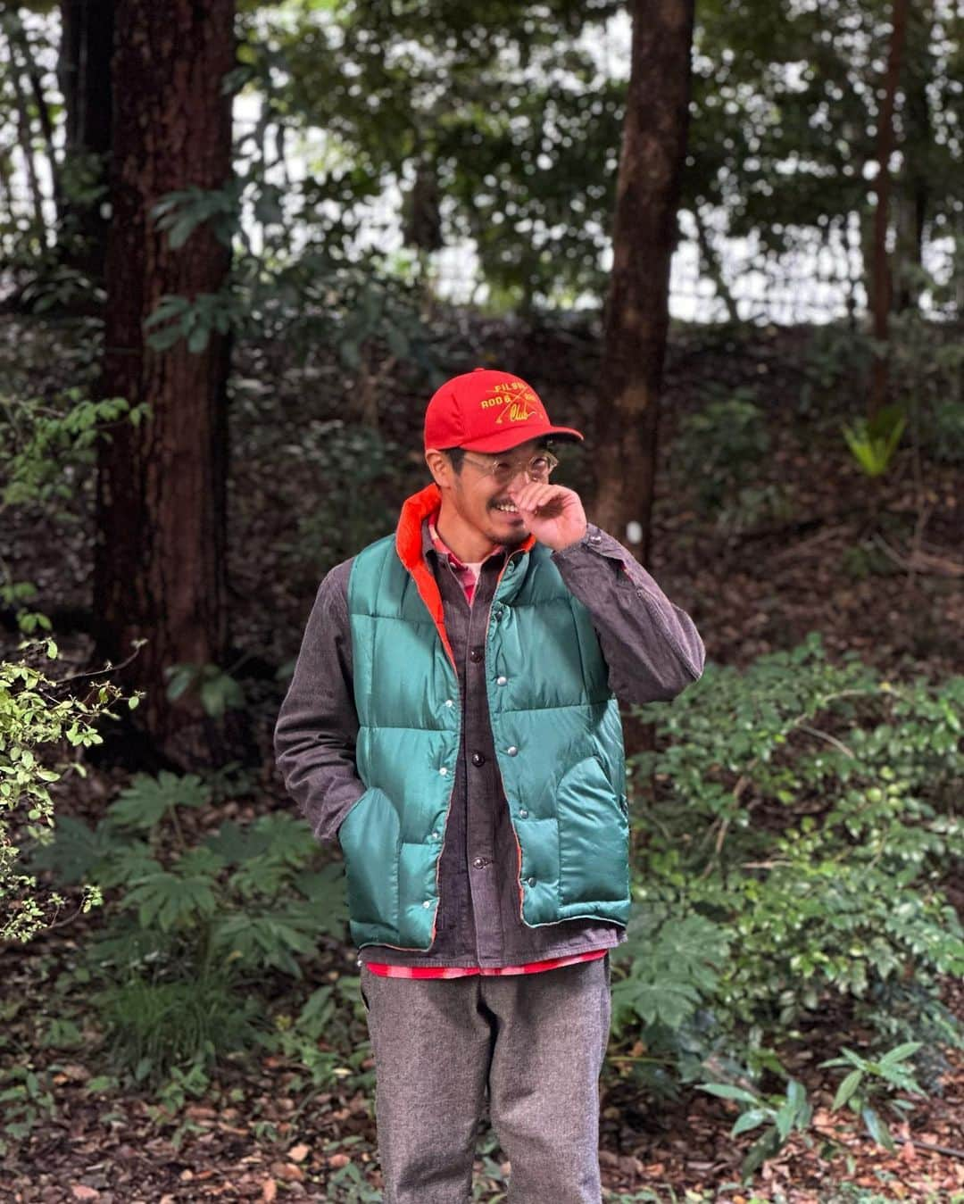 BEAMS+さんのインスタグラム写真 - (BEAMS+Instagram)「…  BEAMS PLUS STYLE.  SIERRA DESIGNS × BEAMS PLUS " REVERSIBLE DOWN VEST "  The green and orange colors give a strong outdoor impression. The size of the jacket is also a key point, as it can be worn over coveralls. By wearing it over a blazer, a kind of style can also be proposed.  -----------------------------  グリーン×オレンジのカラーはアウトドア色が強い印象に。カバーオールの上からでも羽織れるサイズ感もポイント。ブレザーの上から羽織る事で、一種のスタイルも提案出来ます。  . @sierradesigns @sierradesigns_japan @beams_plus @beams_plus_harajuku @beams_plus_yurakucho #sierradesigns #beamsplus  #downvest  #outdoorstyle」10月24日 20時00分 - beams_plus_harajuku