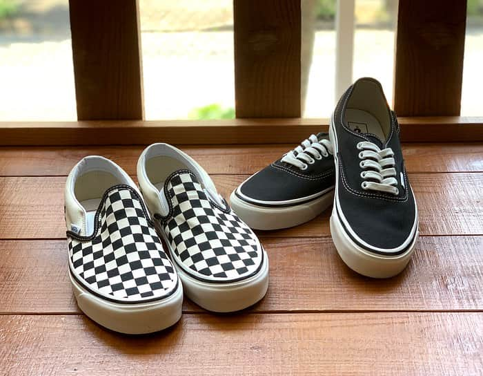 スタンダードカリフォルニアさんのインスタグラム写真 - (スタンダードカリフォルニアInstagram)「Vans Anaheim Factory Collectionが入荷しました！  1966年当時にカリフォルニア州アナハイムにあるファクトリーで製造されていたクラシックモデルにフォーカスした、“Anaheim Factory Collection”  この“Anaheim Factory Collection”は今シーズン限りで生産が終了、惜しまれつつも今回が最後の入荷となります。 ラストモデルはAuthentic 44 DXとSlip on  98 DX。 それぞれ当時のモデル名・スタイルナンバーを使用しています。  もちろんディテールも忠実に再現。 10オンスのキャンバスや、ヒールパッチなど細かな所まで抜かりなし。 クラシックでありながらも、インソールにはOrtholiteを使用することにより、履き心地 が高まります。 履きこむほど当時の雰囲気を醸し出すアナハイムファクトリーシリーズ。  最後ということもあり、絶対見逃せないですね。  @standardcalifornia_os  @standardcalifornia_movie   #standardcalifornia  #スタンダードカリフォルニア  #vans  #anaheimfactory  #anaheim  #authentic  #44dx  #slipon  #98dx  #バンズ  #アナハイムファクトリー  #アナハイム  #オーセンティック  #スリッポン  #internationalshipping #overseashipping  #worldshopping  #worldshoppingjp」10月23日 14時06分 - standardcalifornia