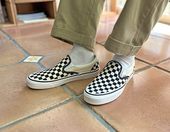 スタンダードカリフォルニアさんのインスタグラム写真 - (スタンダードカリフォルニアInstagram)「Vans Anaheim Factory Collectionが入荷しました！  1966年当時にカリフォルニア州アナハイムにあるファクトリーで製造されていたクラシックモデルにフォーカスした、“Anaheim Factory Collection”  この“Anaheim Factory Collection”は今シーズン限りで生産が終了、惜しまれつつも今回が最後の入荷となります。 ラストモデルはAuthentic 44 DXとSlip on  98 DX。 それぞれ当時のモデル名・スタイルナンバーを使用しています。  もちろんディテールも忠実に再現。 10オンスのキャンバスや、ヒールパッチなど細かな所まで抜かりなし。 クラシックでありながらも、インソールにはOrtholiteを使用することにより、履き心地 が高まります。 履きこむほど当時の雰囲気を醸し出すアナハイムファクトリーシリーズ。  最後ということもあり、絶対見逃せないですね。  @standardcalifornia_os  @standardcalifornia_movie   #standardcalifornia  #スタンダードカリフォルニア  #vans  #anaheimfactory  #anaheim  #authentic  #44dx  #slipon  #98dx  #バンズ  #アナハイムファクトリー  #アナハイム  #オーセンティック  #スリッポン  #internationalshipping #overseashipping  #worldshopping  #worldshoppingjp」10月23日 14時06分 - standardcalifornia