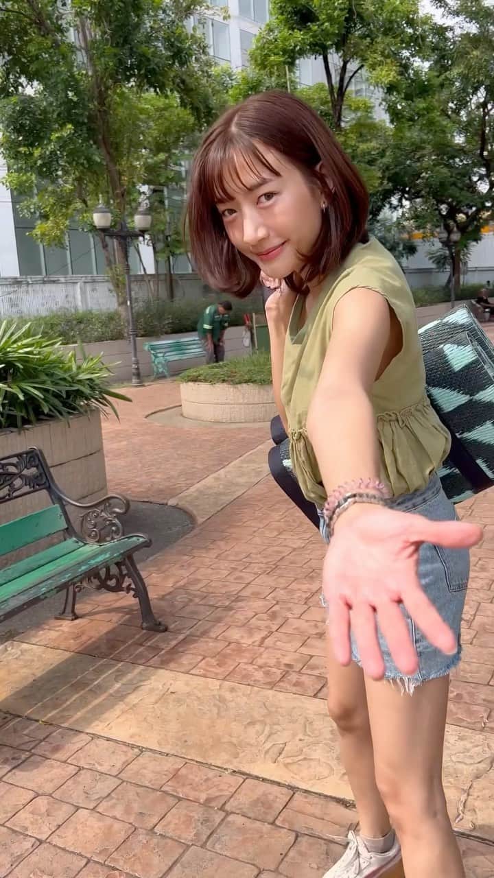 のインスタグラム：「ส่งประกวดแคปชั่นมัดใจเธอ เริ่ม!! แบบที่ 1 เสี่อเราใหญ่พอที่จะเข้าไปนั่งในใจเธอรึยัง ไม่ใข่แค่นั่งนะ ใหญ่ขนาดนี้นอนกลิ้งได้สบายเลย😆🙈 แบบที่ 2 ถ้าเธอเป็นฝน เราจะยอมทิ้งร่มเพื่อตากฝน แต่ถ้าเป็นร่ม popcorn ของ @pdmbrand เราทิ้งเธอล่ะกัน ให้ทิ้งร่มเราทำไม่ได้จริงๆ 😝😝 ไม่ว่าจะชอบแคปชั่นไหน อย่าลืม ไปตามดูของชิค ของเก๋ที่ @pdmbrand ช่องทางสั่ง PDM brand ใน Line shopping แปะโค้ด NE10 ลดไปเลย 10% คุ้มสุด!!!! #pdmbrand #niknik #popcorn   Music: Sunny Musician: @iksonmusic」