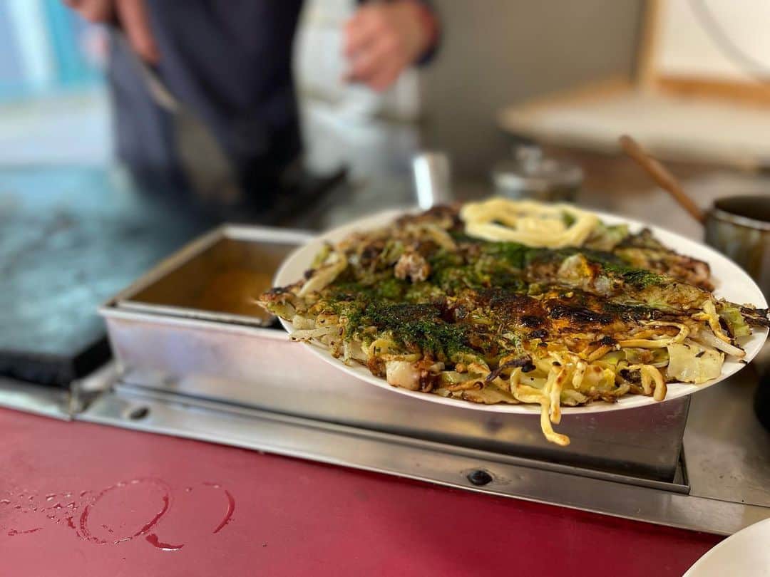 山田章仁のインスタグラム：「お好み焼き＋鶏もつ＋焼きそば😍」