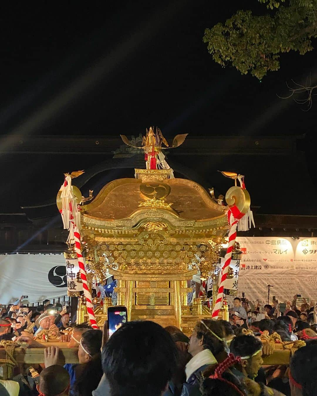 旅館 お多福のインスタグラム：「令和5年10月22日 徳守神社大祭　本宮  最高なお祭りでした、また来年も無事開催されることを願います🙏 #岡山 #津山 #okayama #tsuyama #旅館 #鍋 #雉鍋 #キジ鍋 #ケンケン鍋 #そずり鍋 #黒豚しゃぶしゃぶ #出汁しゃぶ #お多福 #旅館お多福 #徳守神社 #神輿 #日本三大神輿」