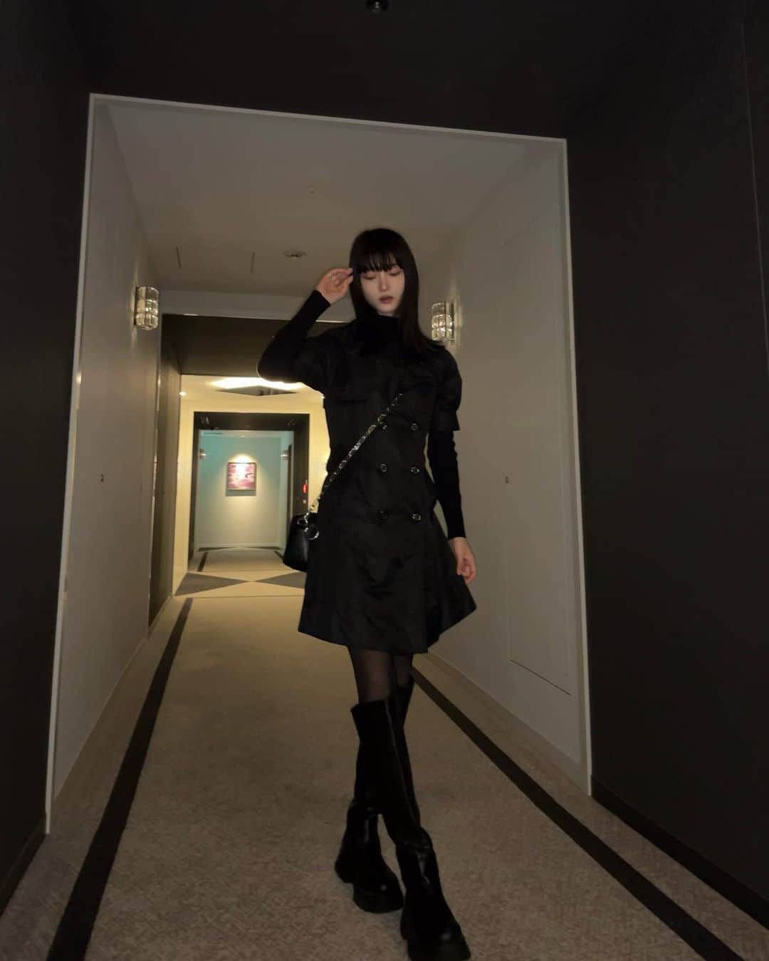 阿知波妃皇のインスタグラム：「🐦‍⬛🖤」